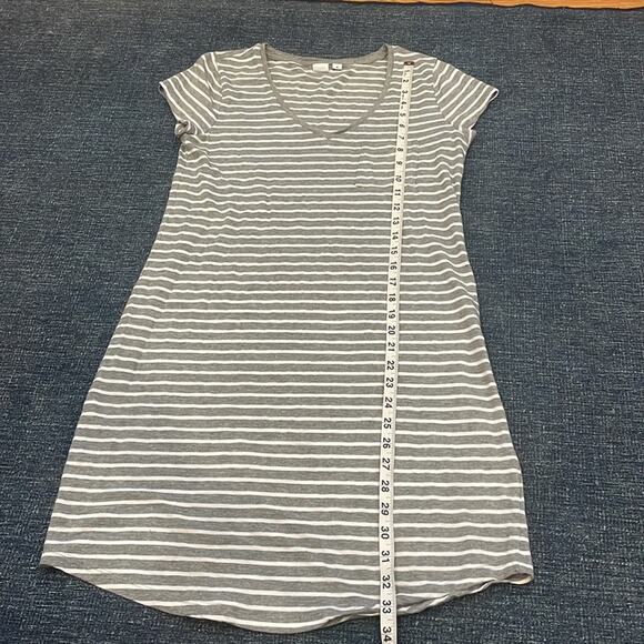 Gap T-shirt striped gray  Dress size medium - Picture 3 of 5